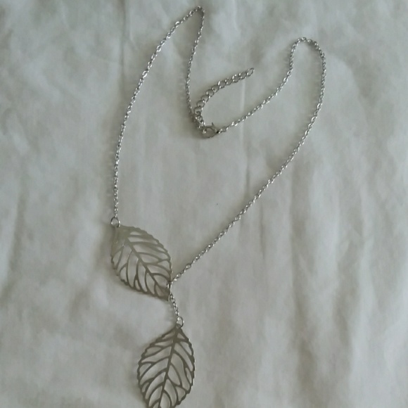 2 leaf silver necklace - Picture 3 of 3